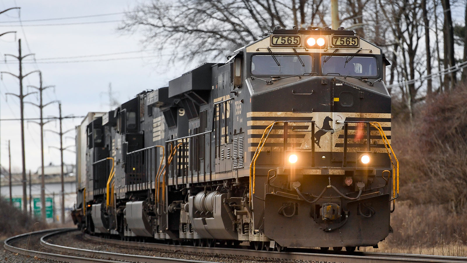 amie jacobsen share running a train on a hoe photos