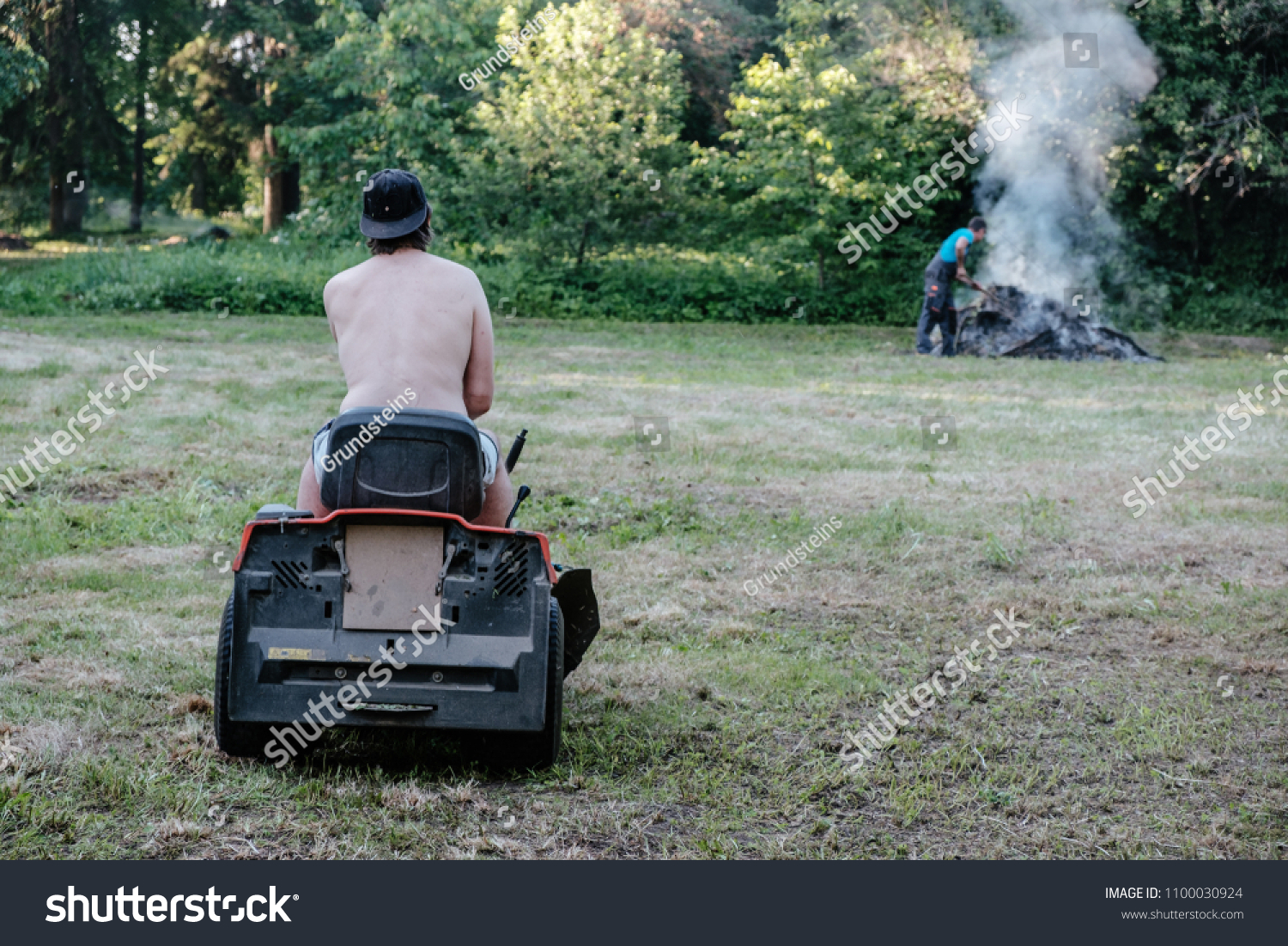 debayan dhar recommends Mowing The Lawn Naked