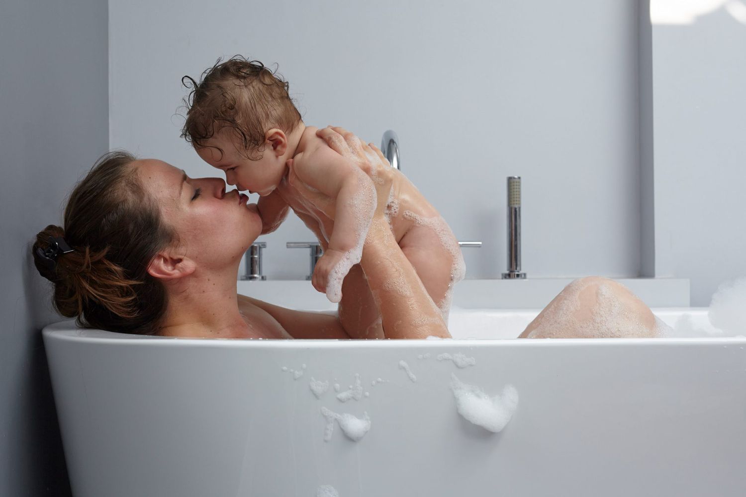 denna martin add mom bathes son photo