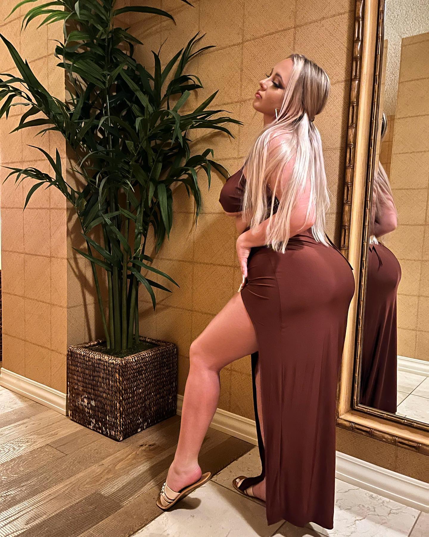 cheng pak nam recommends Big Booty Blonde Bbw