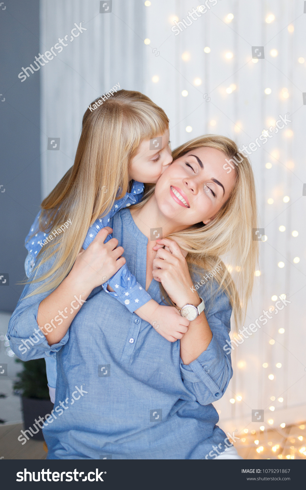 Best of Mom and daughter kissing