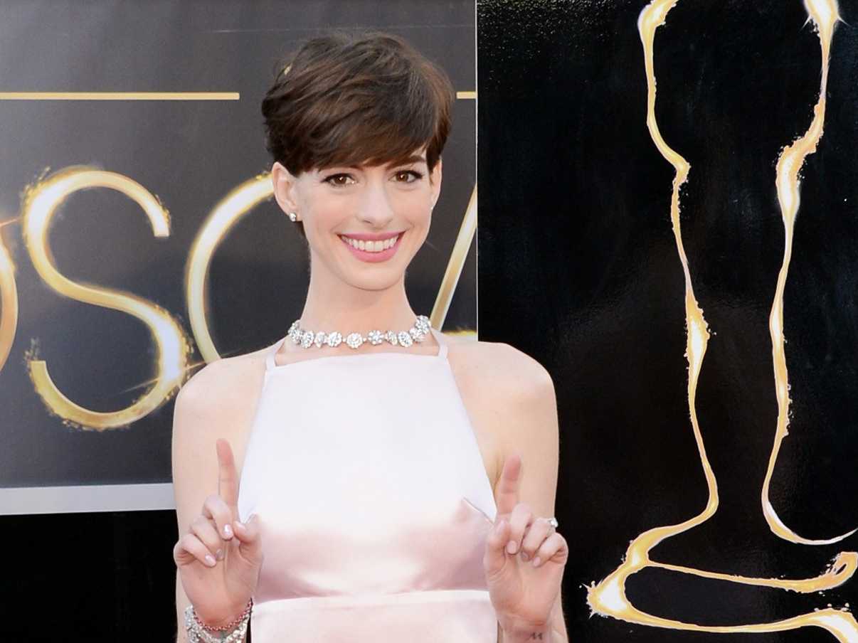 benjamin lipscomb recommends Anne Hathaway Wardrobe Malfunction Uncensored