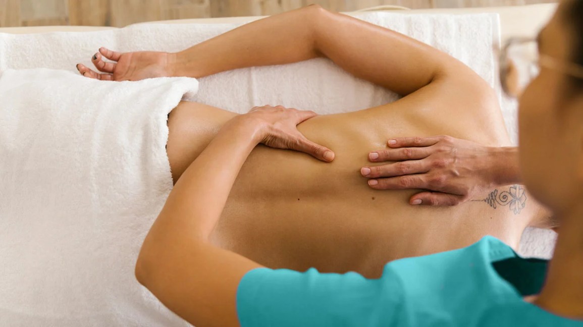 brian cichy recommends hot girl gets massage pic