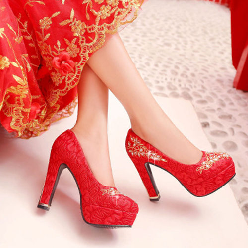 bach tang add pictures of red high heels photo