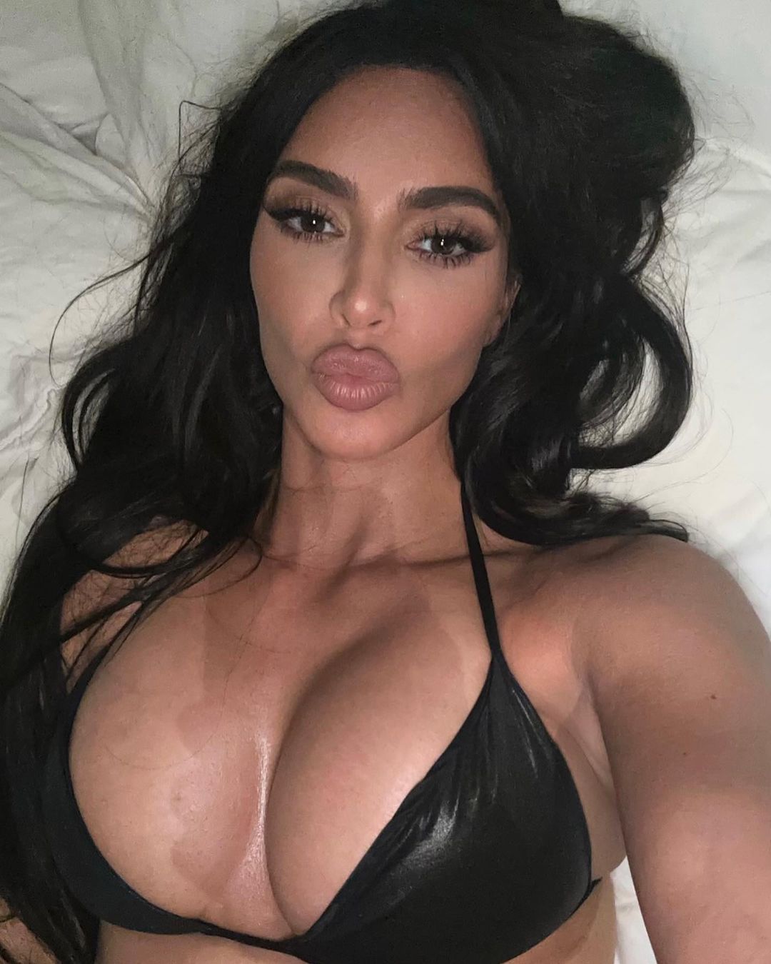 kim kardashian boob pics