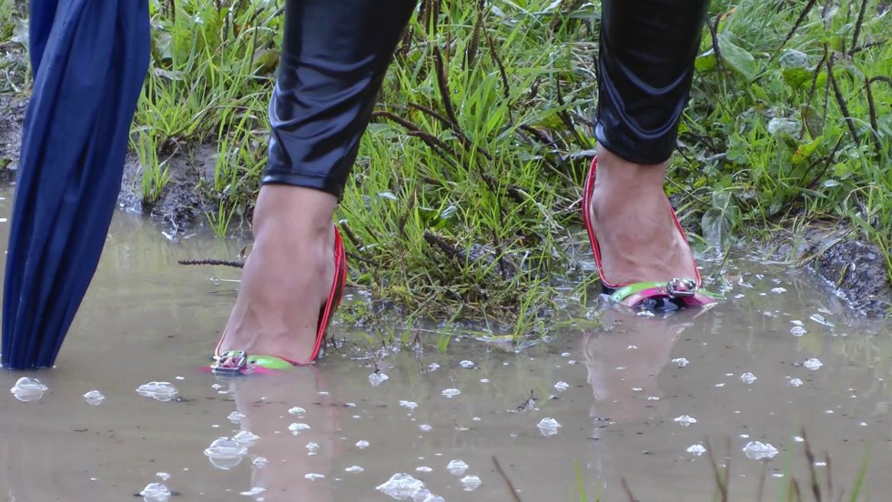 Best of High heels in mud