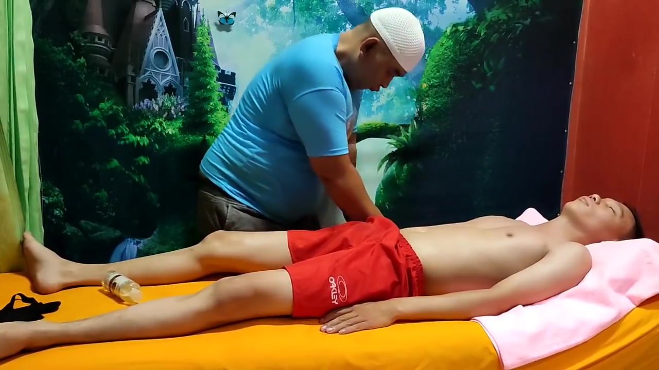 annabelle edwards recommends guy gets boner during massage pic