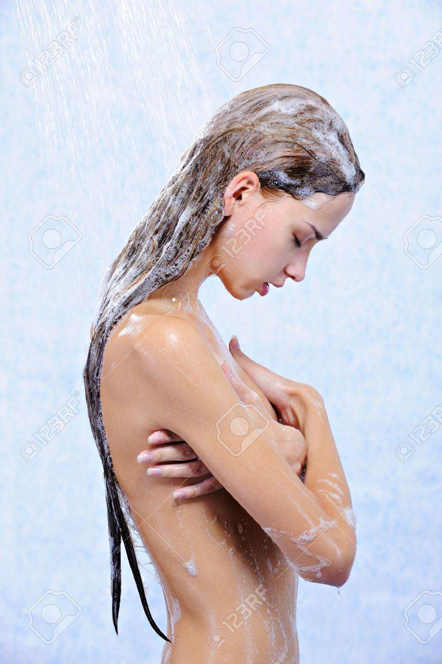 girl in the shower pics