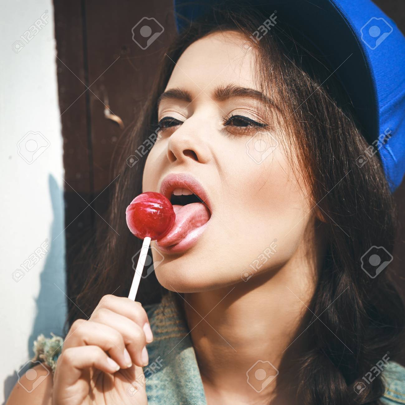 daisy durham recommends girl sucking on lollipop pic