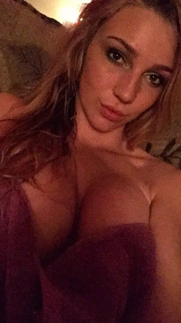 brandie moon recommends kendra sunderland selfies pic