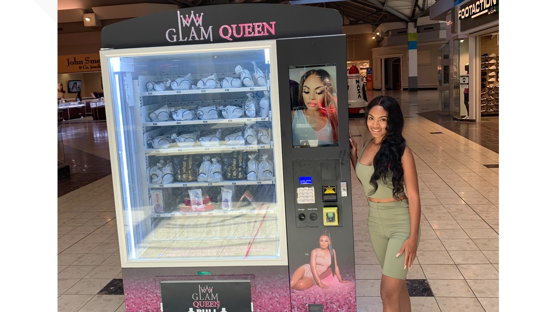 chris demetriou recommends girl humps vending machine pic