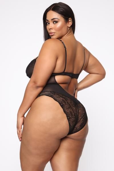 plus size lingerie model pics