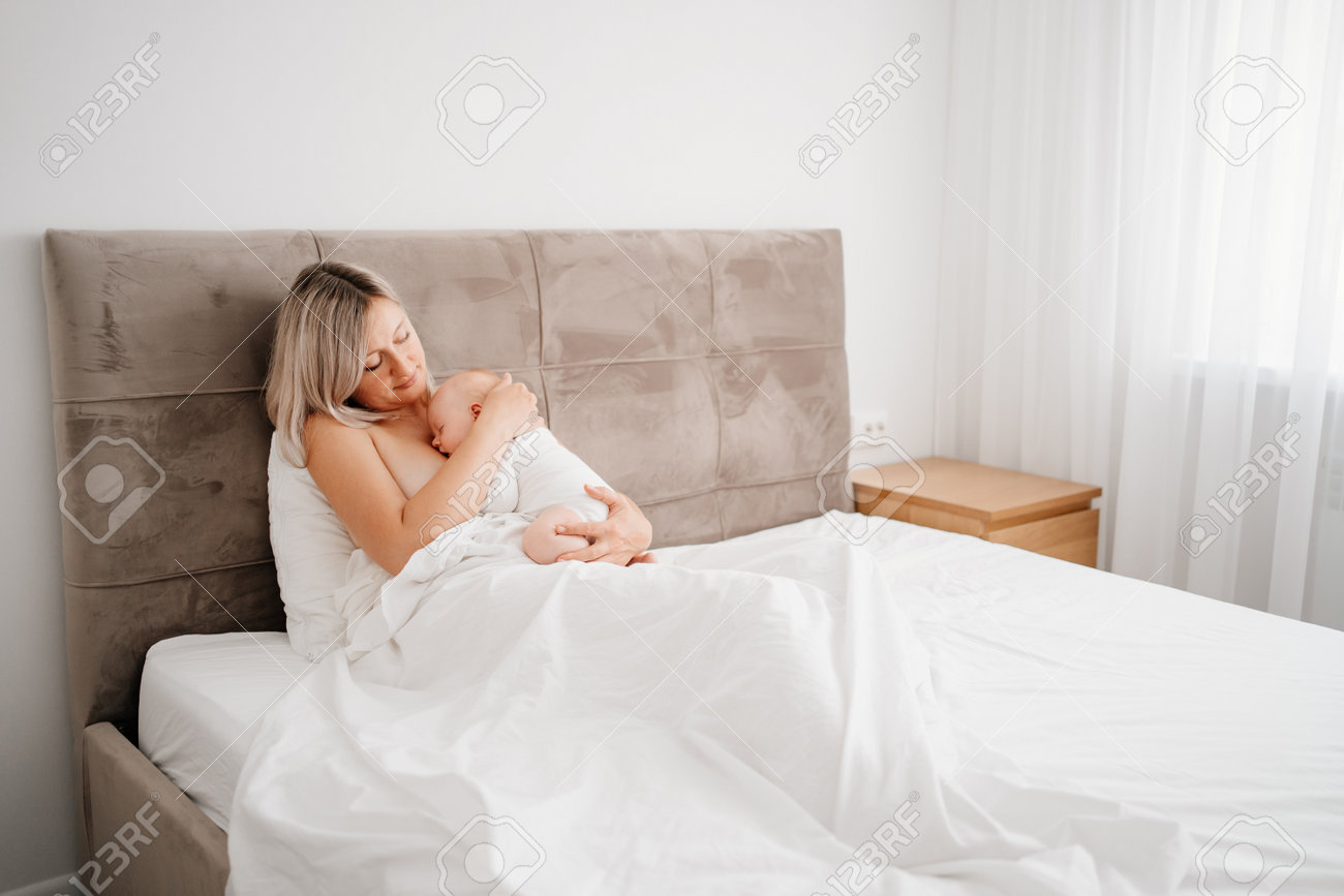 mom sleeps nude