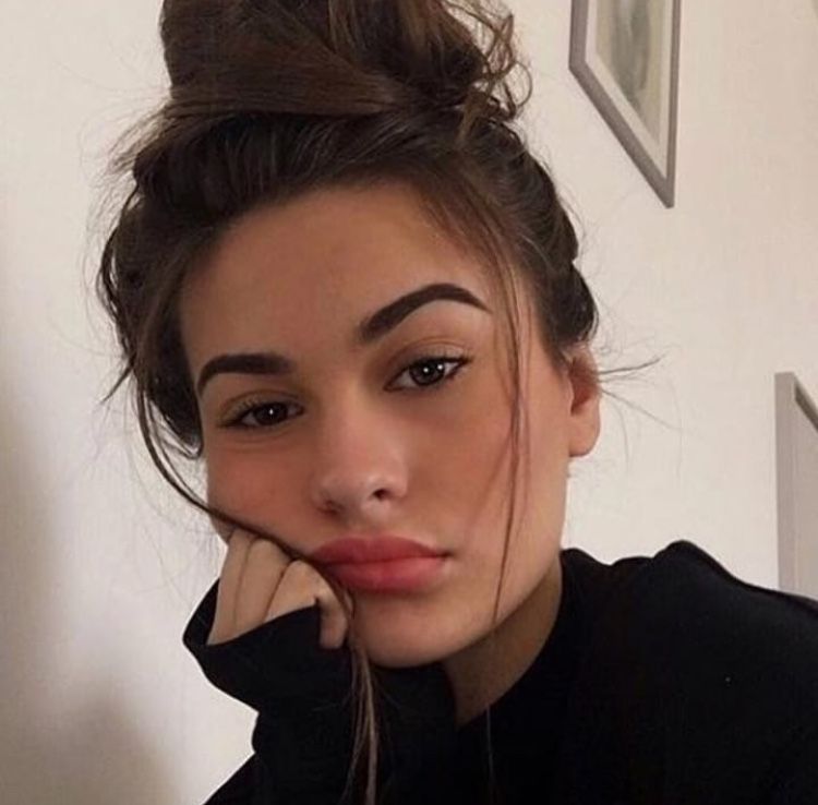 debra oneill recommends Hot Brunette Girl Selfie
