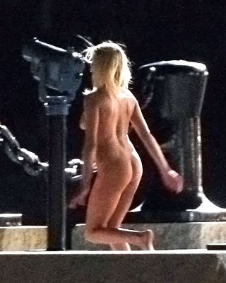 anna faris naked