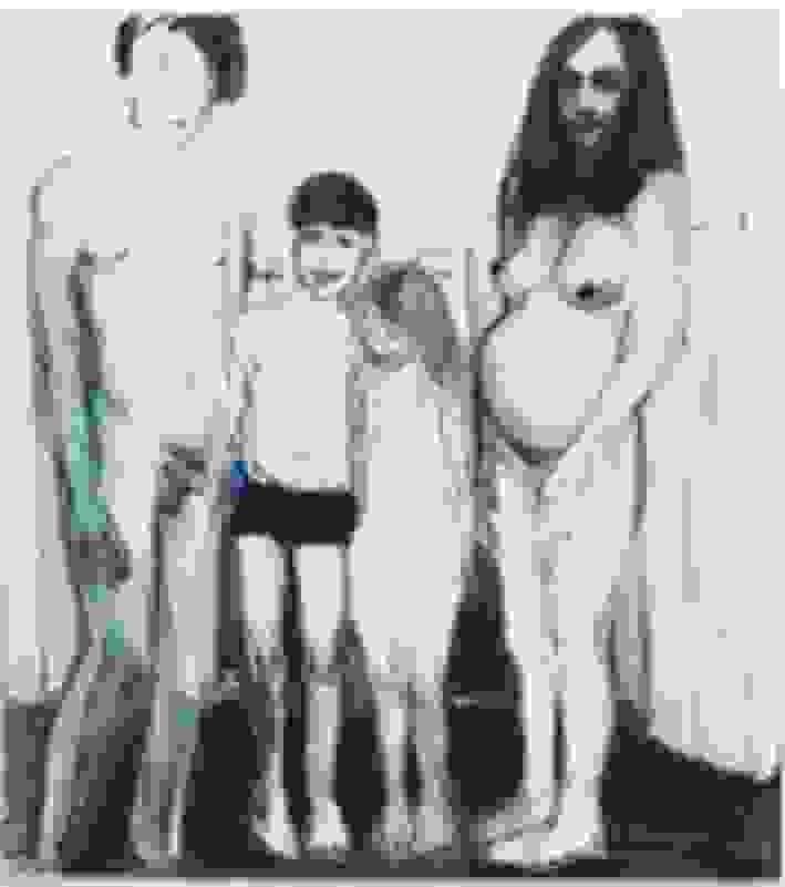 Modern Nudist Family para movil