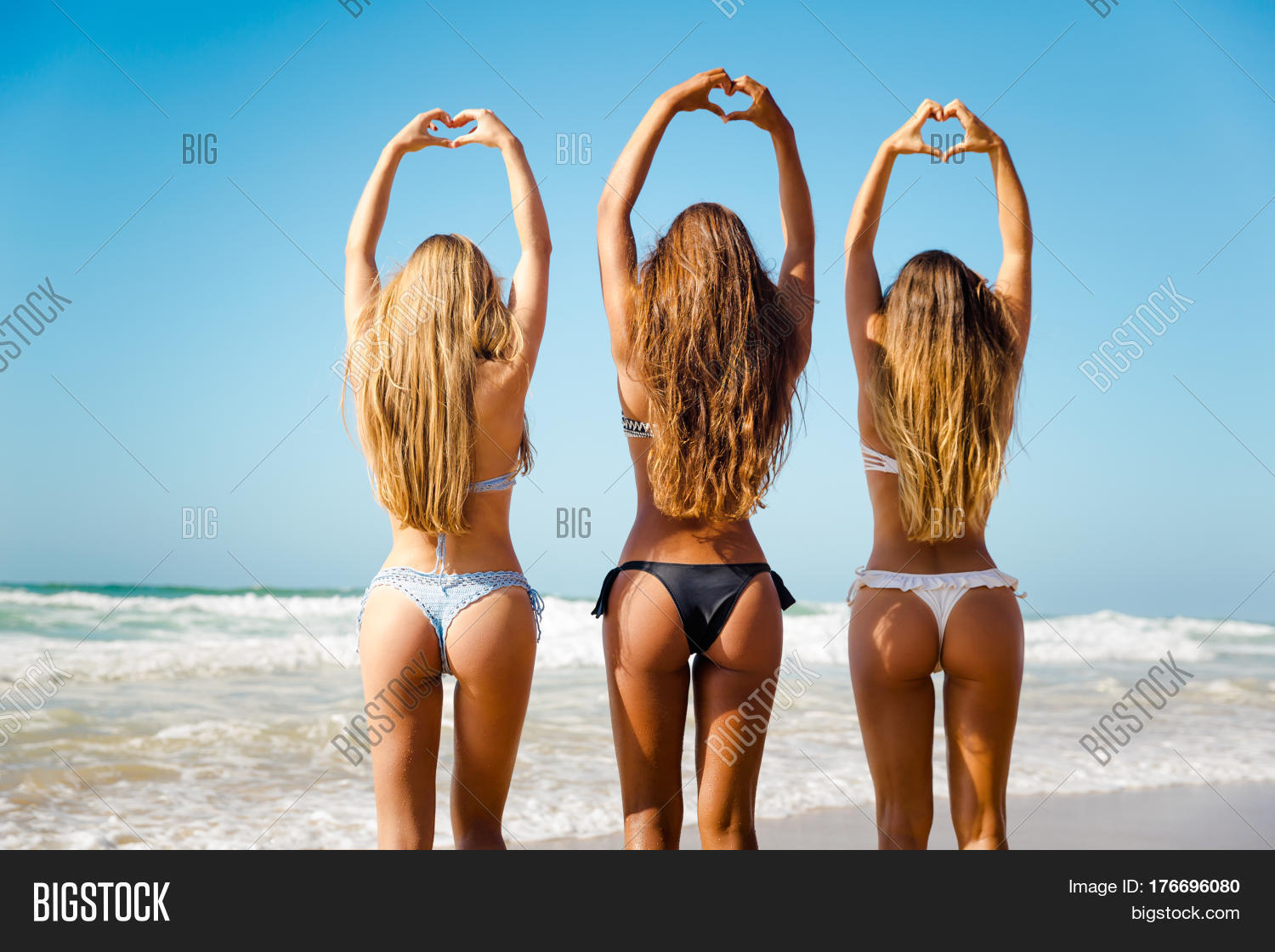 amaka ezeokoye recommends Girls On Beaches Pictures