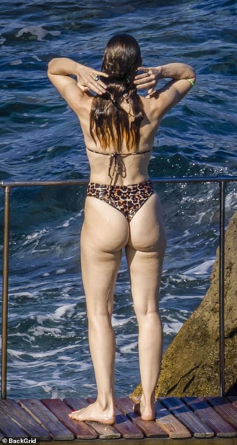 amr refky recommends jessica biel in a swimsuit pic