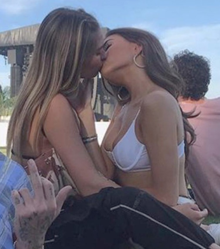 cailyn ryan recommends sarah hyland lesbian sex pic