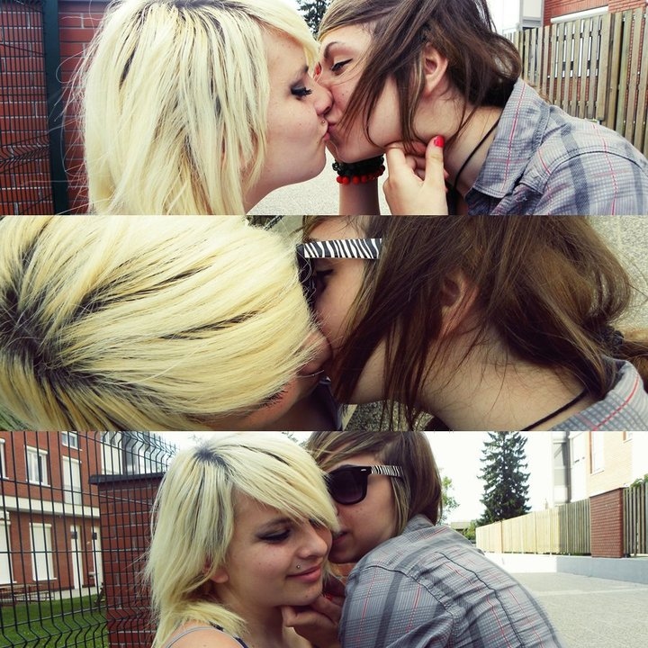 hot emo girls kissing