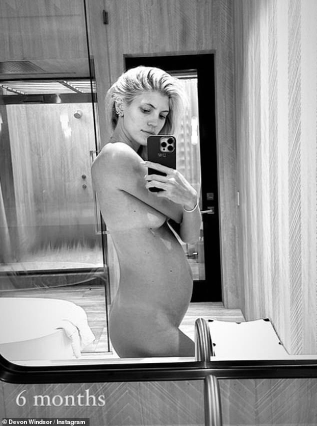 brett manuel recommends devon windsor nude pic