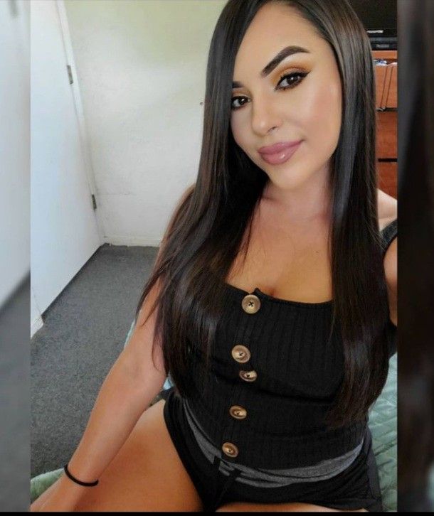 conley scott add sexy mexican selfies photo