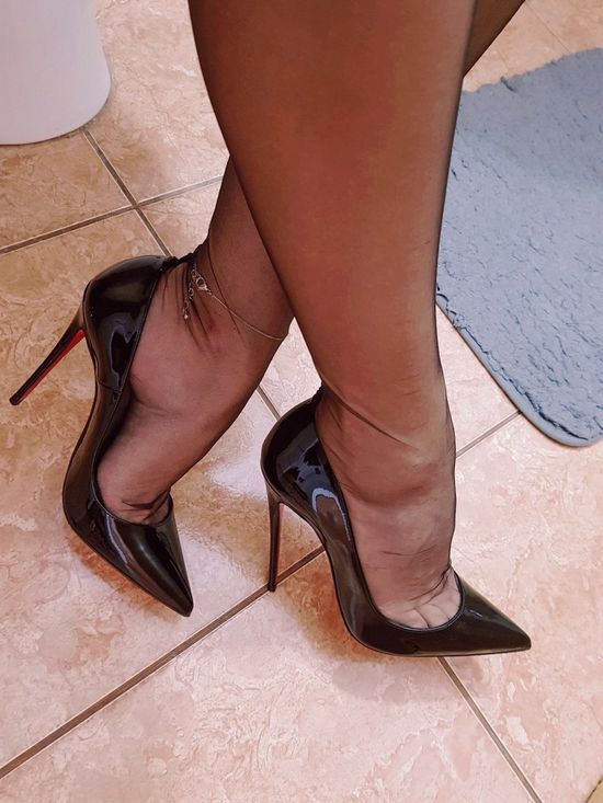 darren chant recommends high heels toe cleavage pic