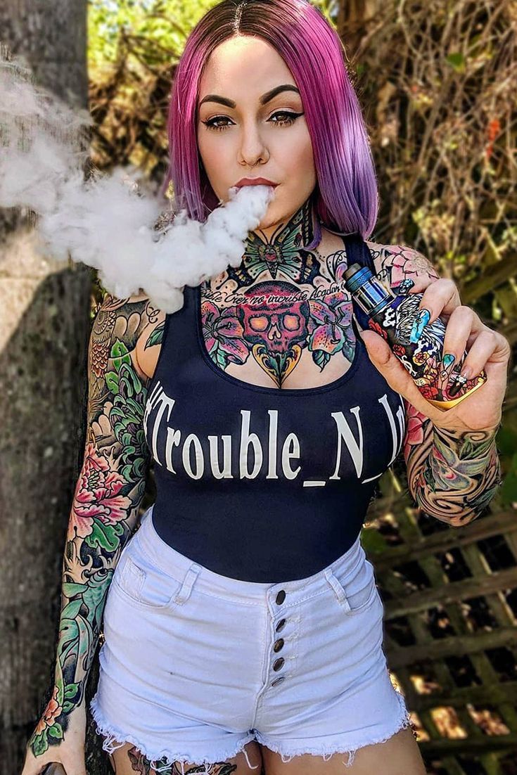 andrea muniz recommends Sexy Chicks Smoking Weed