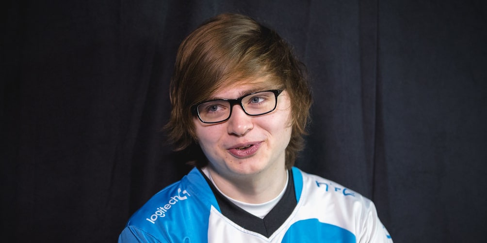 david zbikowski recommends c9 sneaky girlfriend pic