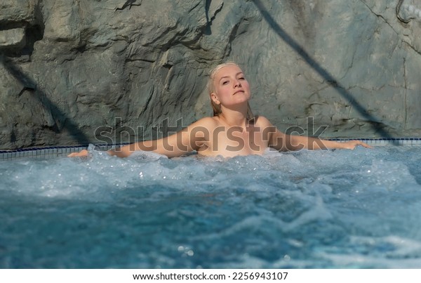 bakhtawar ameen add photo nude women in hot tub