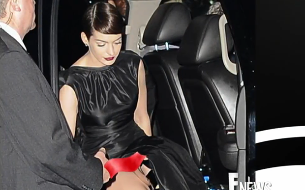andi nova recommends anne hathaway wardrobe malfunction uncensored pic