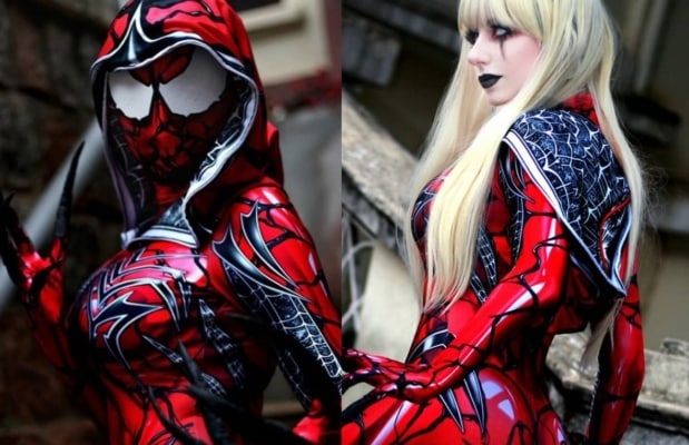 Spider Gwen Cosplay Nude and carry