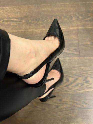 high heels toe cleavage