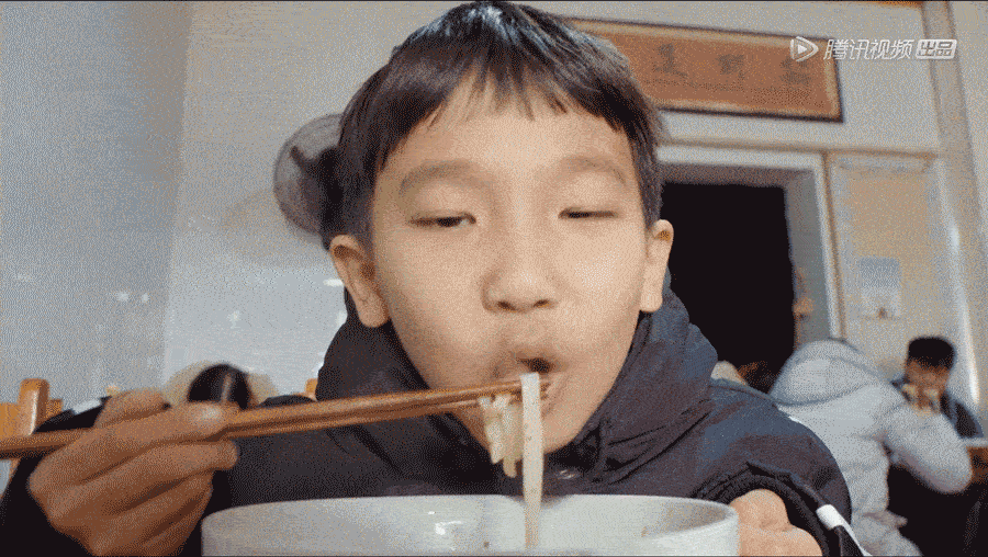 blenda lucanas recommends asian girl eating noodles gif pic