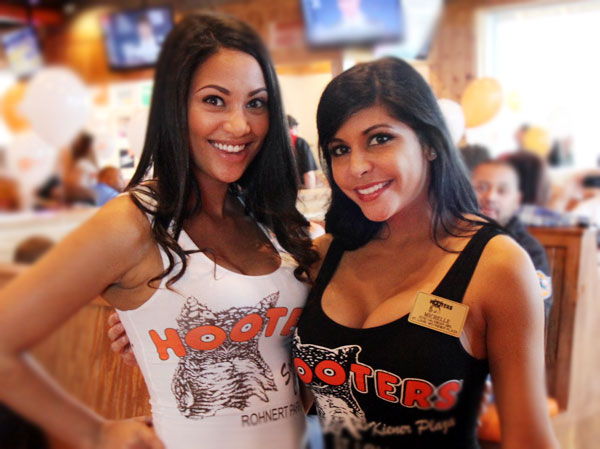 damian rocha add photo hooters girls big boobs