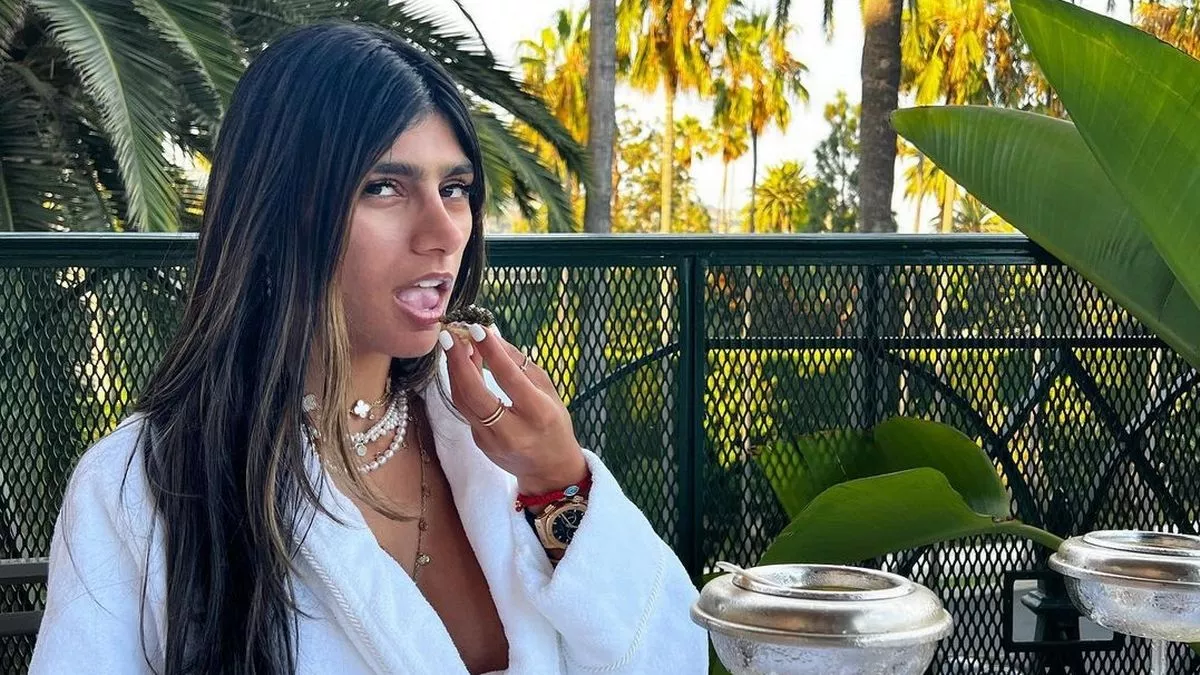 cass abrams recommends mia khalifa got aids pic