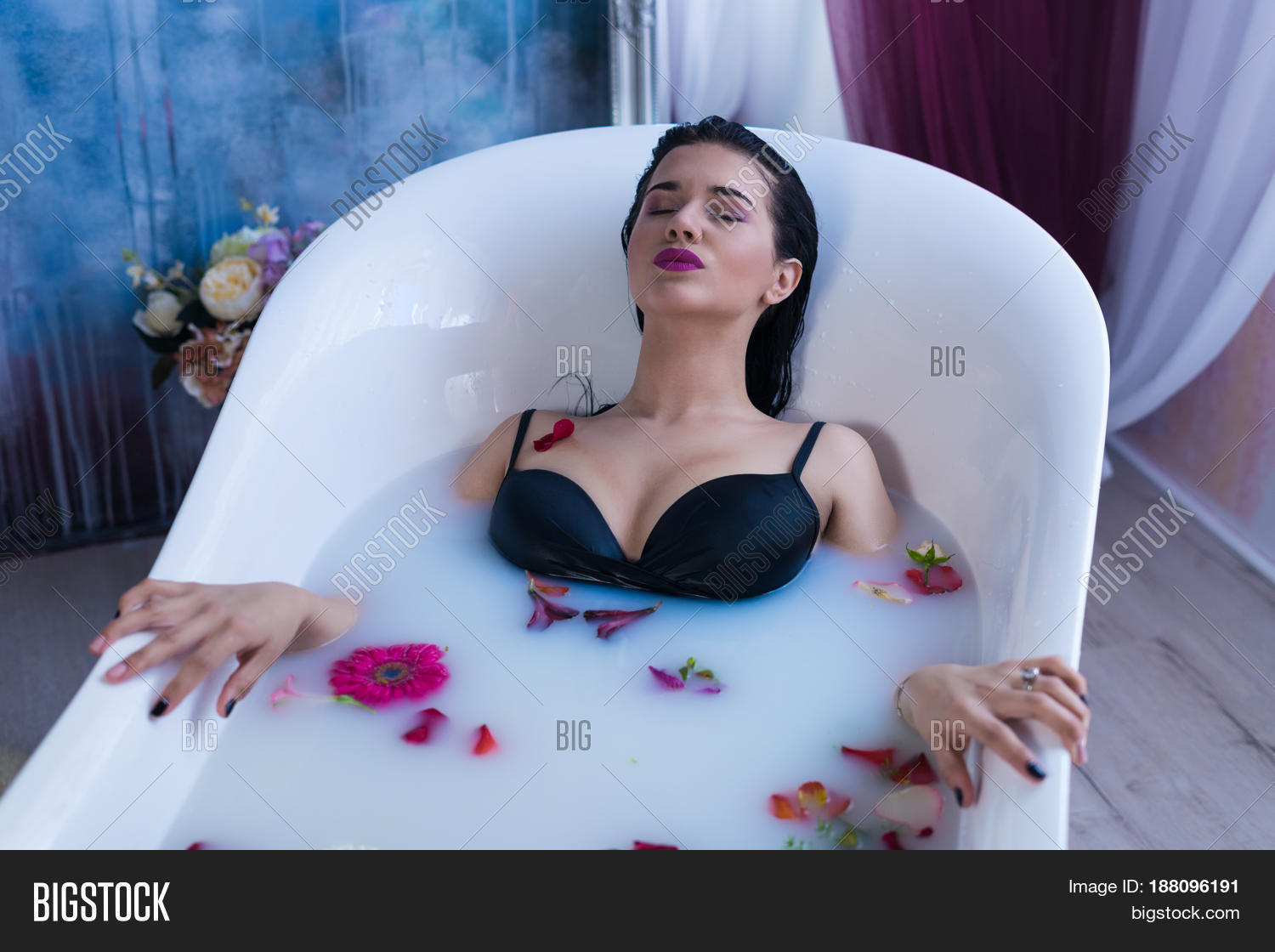 deva persaud recommends Hot Chicks In Bath