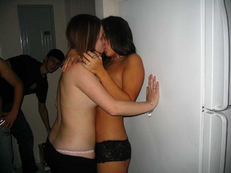 Best of Drunk girls kissing porn