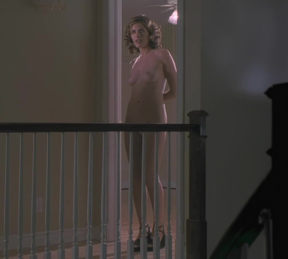 amanda peet nude gif