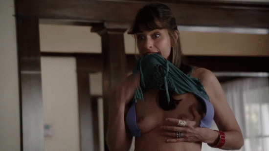 andrew zill recommends Amanda Peet Nude Gif