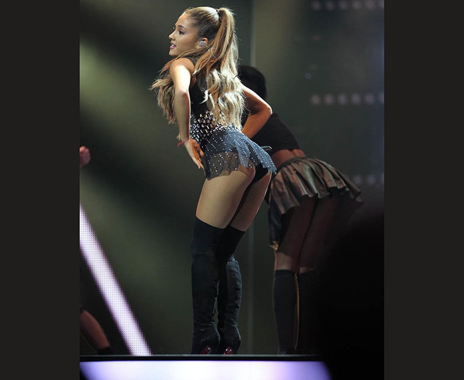 bethe bennett recommends ariana grande tight ass pic