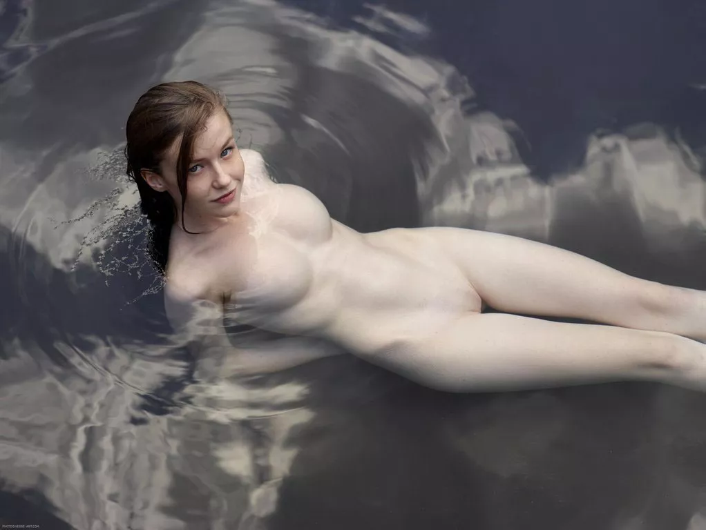andreas ahlstrom recommends Lady Of The Lake Nude