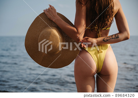 aslinda ali recommends beach ass erotica pic