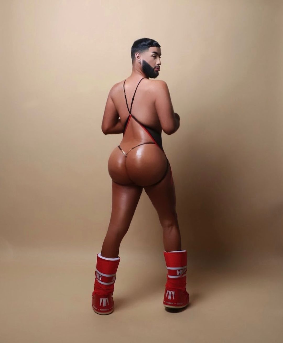 alaa dabbas recommends big juicy bubble booty pic