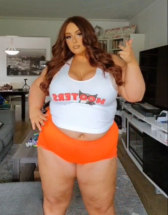 alexis quijano recommends Plus Size Hooters Girl