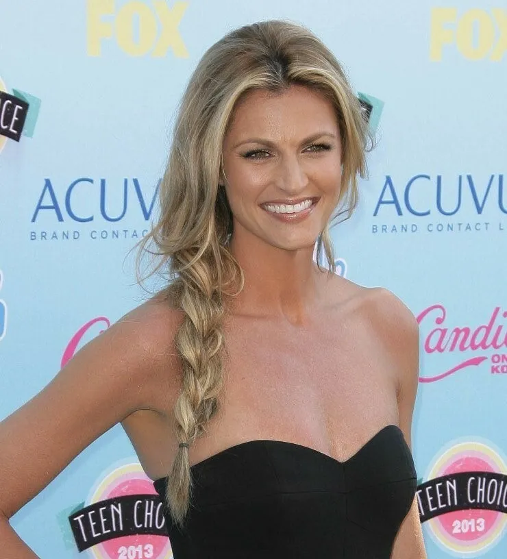 Erin Andrews Cleavage bottoms standing