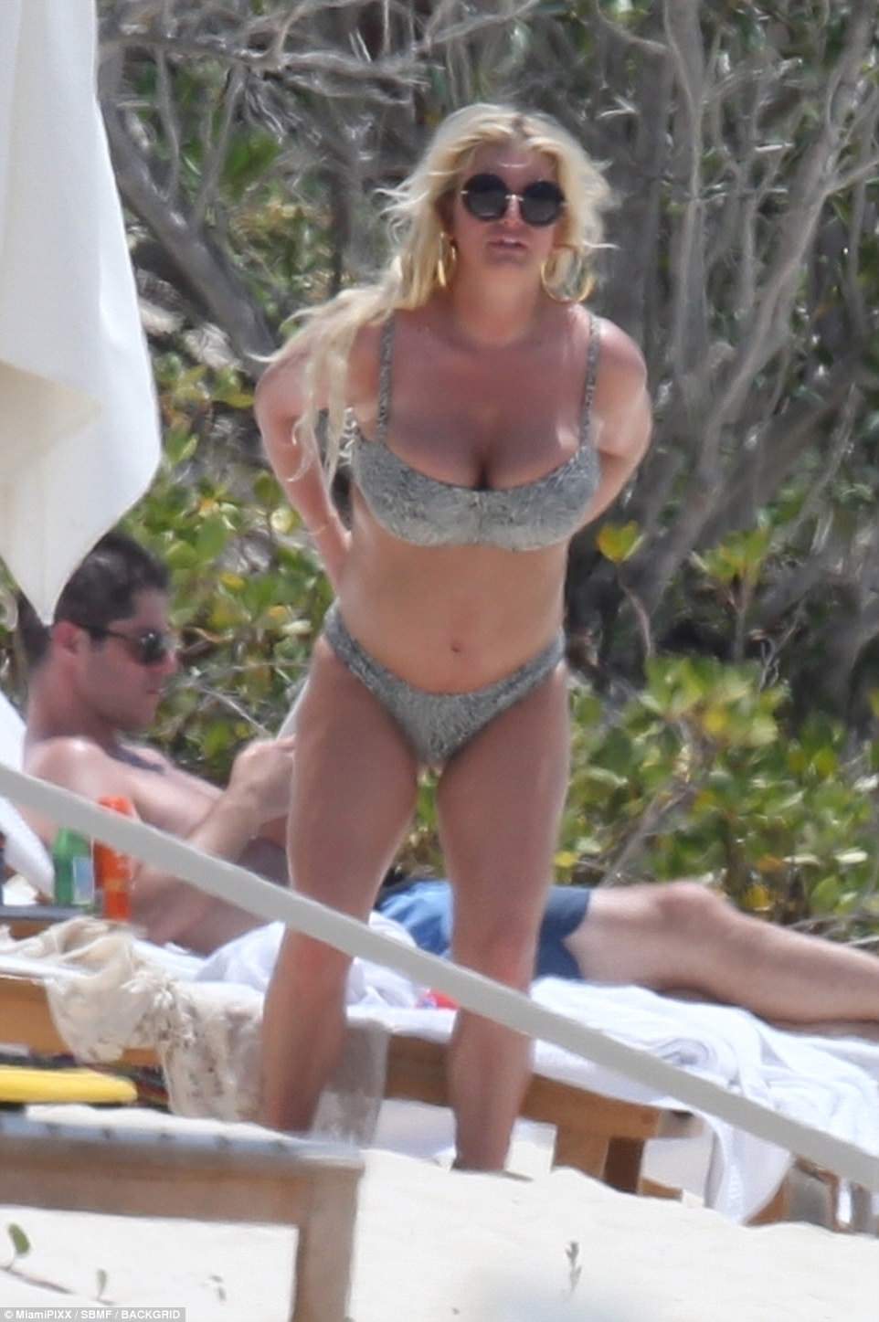 cindy bellino recommends Jessica Simpson G String