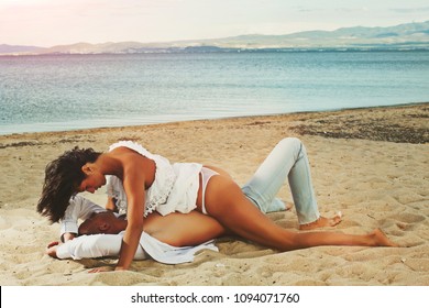 alexa dunn recommends Couple Making Love On The Beach
