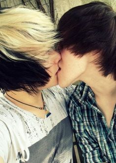 bianca pinheiro add hot emo boy kissing photo