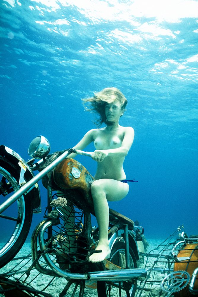 barbara mao add photo nude women under water